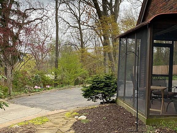 Side view screened porch