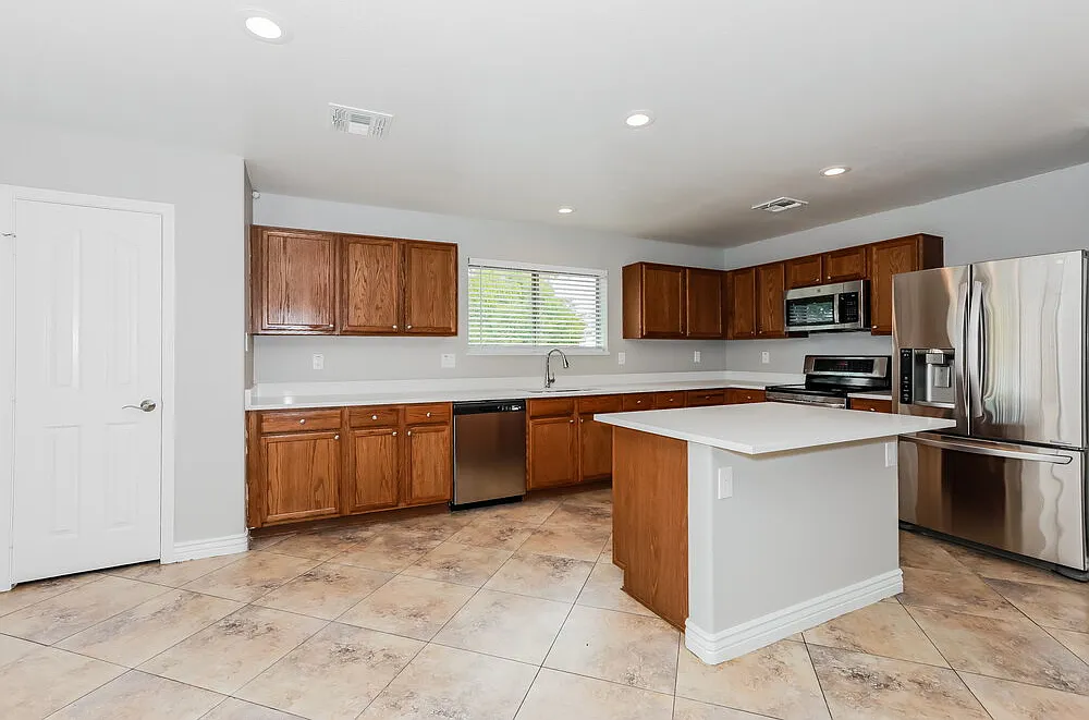 3 bed, 2.0 bath, 1994 sqft, $2,485 — Photo 4