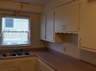 829 Park Ave APT 3, Racine, WI 53403