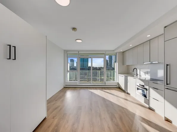 13685 102nd Ave #1110, Surrey, BC V3T 0S2