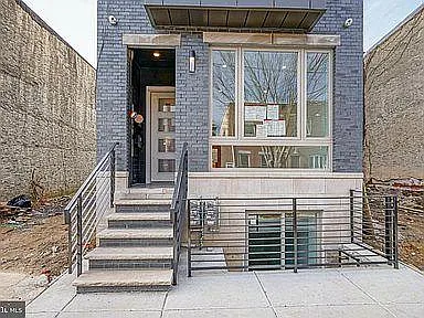 3 bed, 1800 sqft, $3,000 — Photo 2