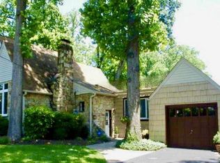 2835 Woodlawn Ave, Falls Church, VA 22042