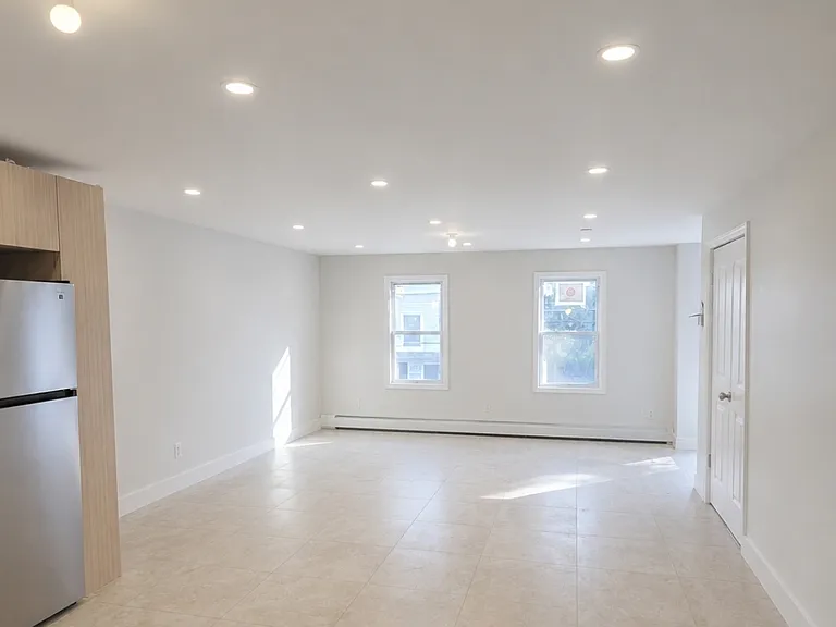 60 Schneider Ave — Photo 5