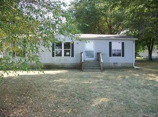 111 Sheridan St, Nokomis, IL 62075