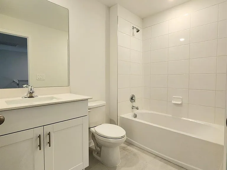 629 Salisbury Cir — Photo 23