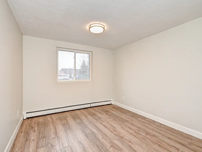 380 Forfar St E — Photo 22