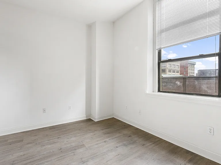1300 Chestnut Street — Photo 19