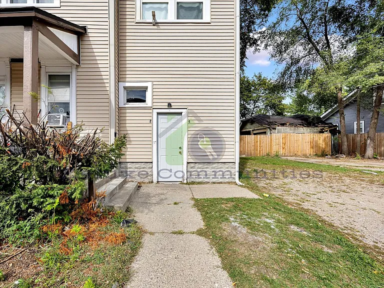 1928 Darwin Ave SW #2 — Photo 4