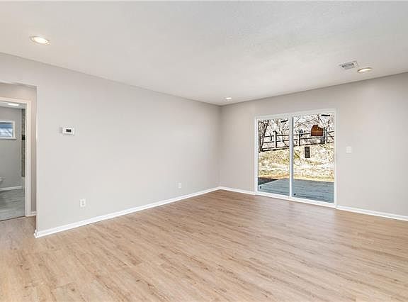 4th image of 7122 Osage Dr