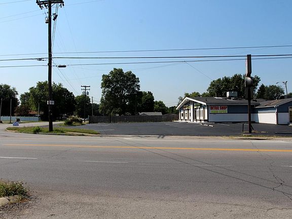 5th image of 3001 Crums Ln