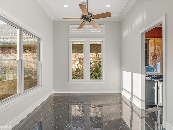3rd image of 105 Esplanade Ct