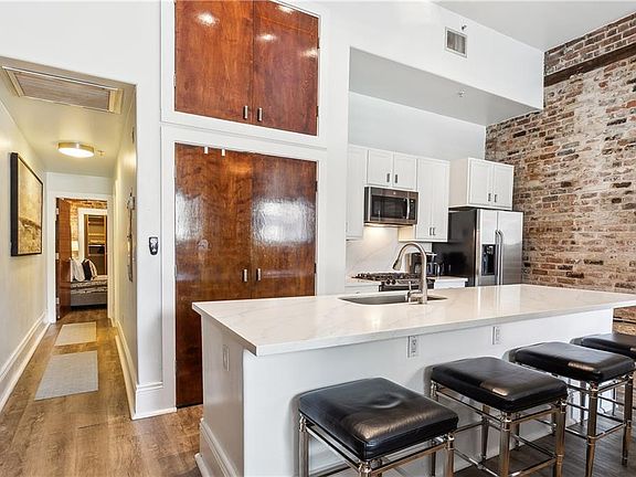 5th image of 1115 Prytania St #102