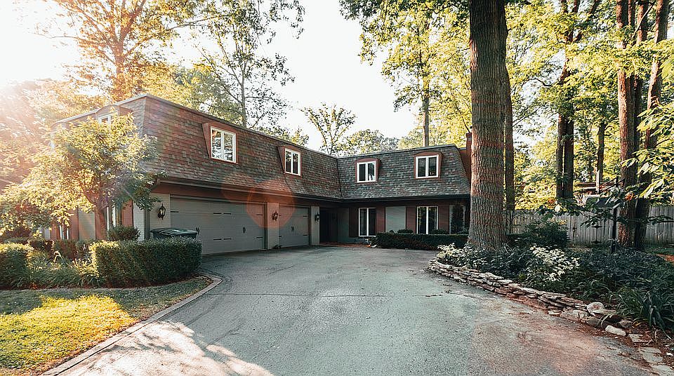 1st image of 2608 W Chelsea Dr