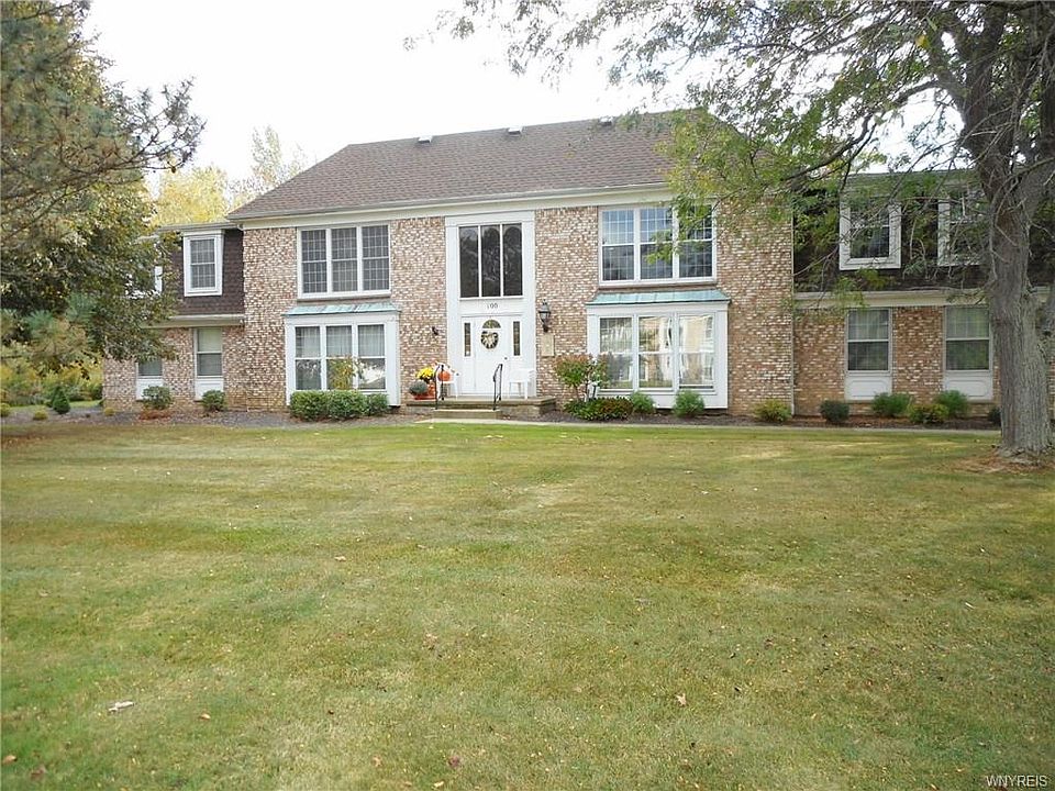 1st image of 100-8 Carriage Dr