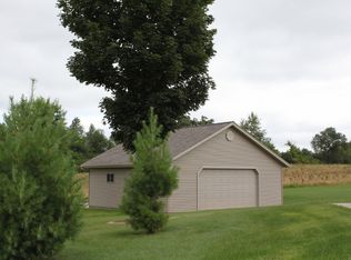 1562 Terry Rd, Hartford, WI 53027