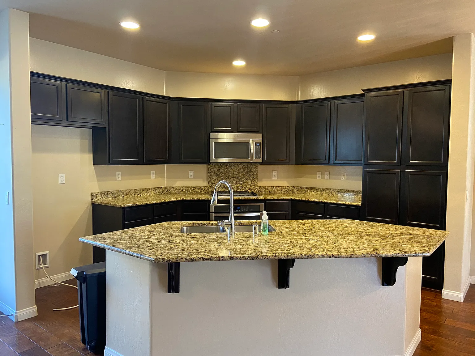 4 bed, 2.5 bath, 2116 sqft, $2,875 — Photo 3