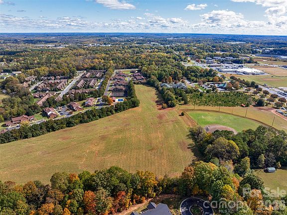 4th image of 406 Rock Barn Rd NE