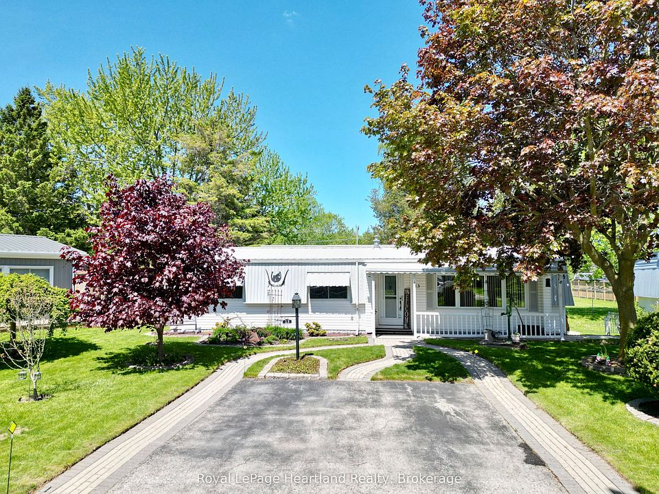 1st image of 13 Cypress Point Cres