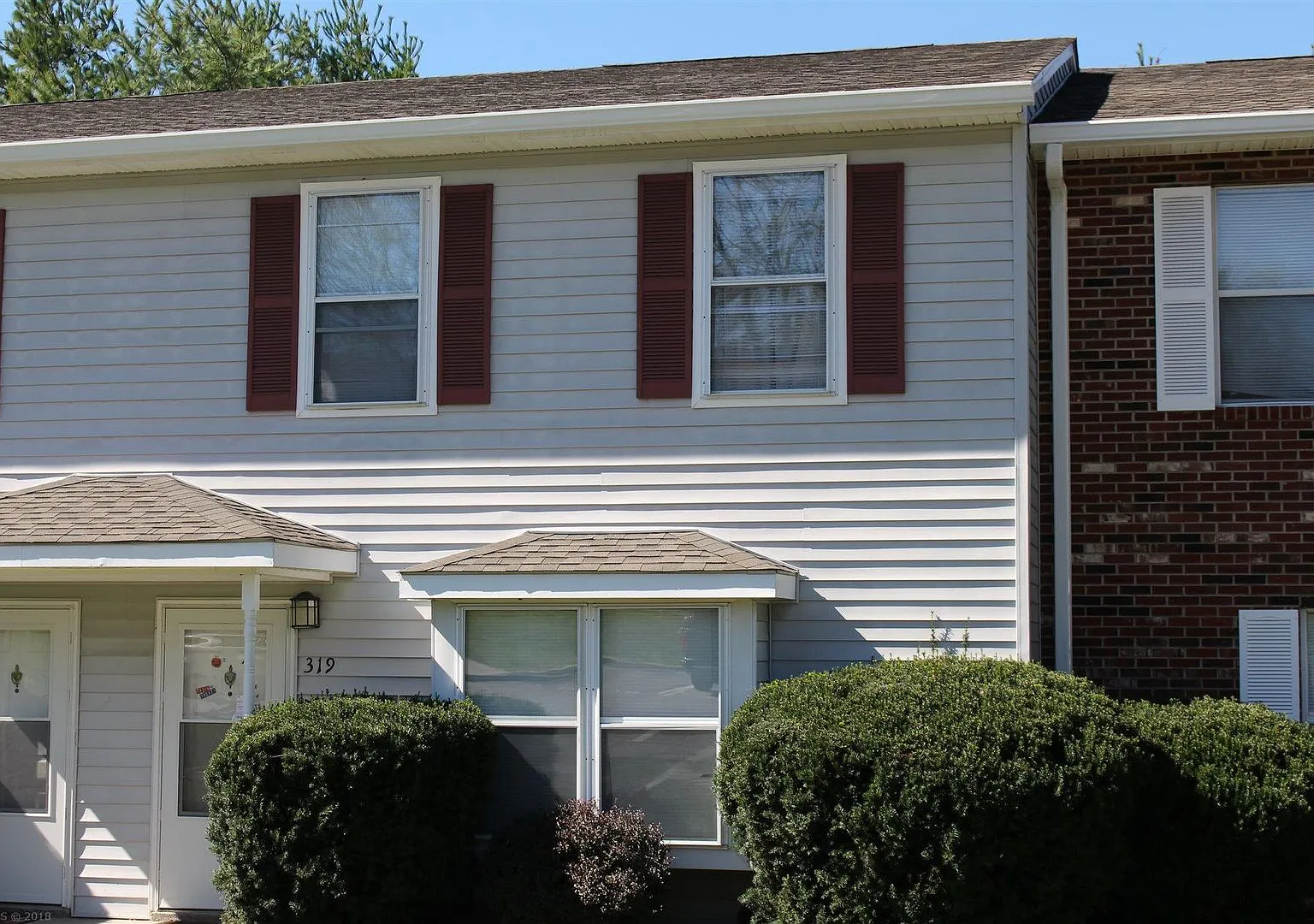 4 Bedroom, 2.5 Bath Townhouse — Photo 1