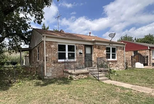 3045 Pioneer Ave Photo 1