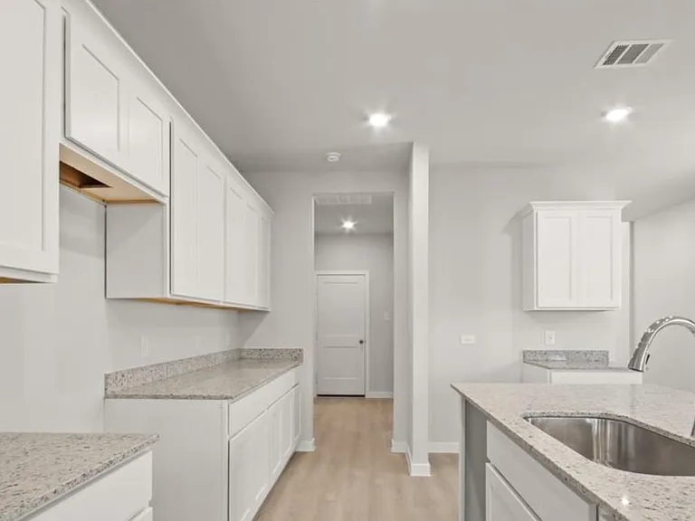 3915 Flora Field Dr — Photo 2