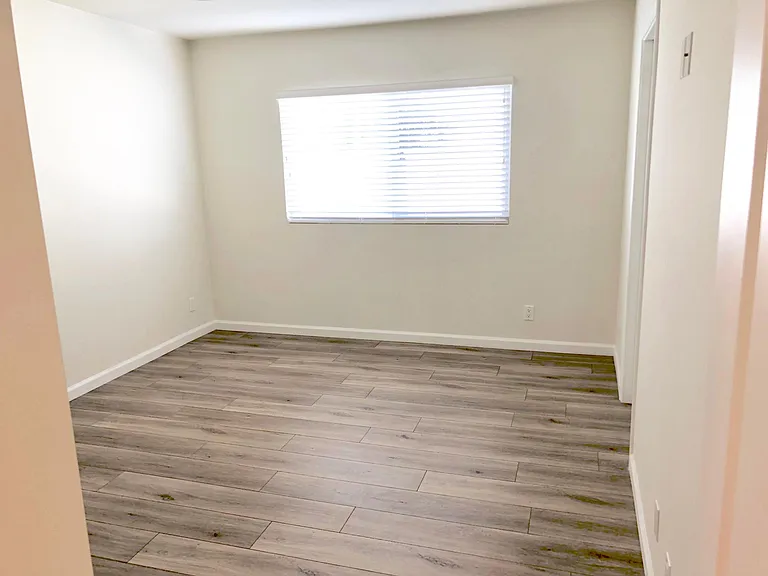 1612 S Bundy Dr #4 — Photo 7