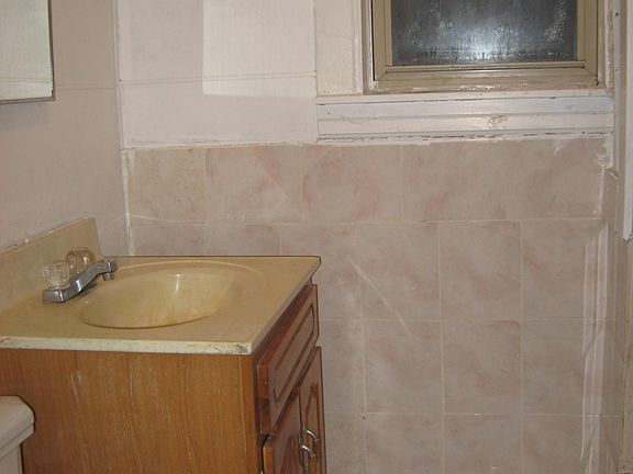 2nd image of 3047 N Monticello Ave