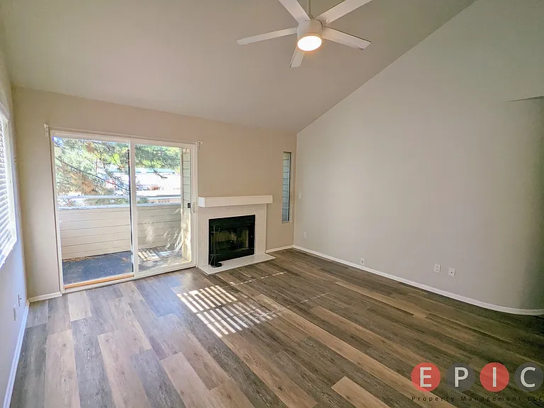1460 E Foxboro Dr #2 — Photo 2