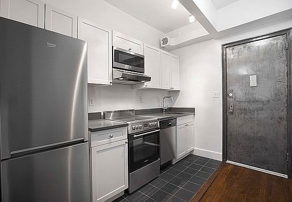 4th image of 24 5th Ave APT 712A