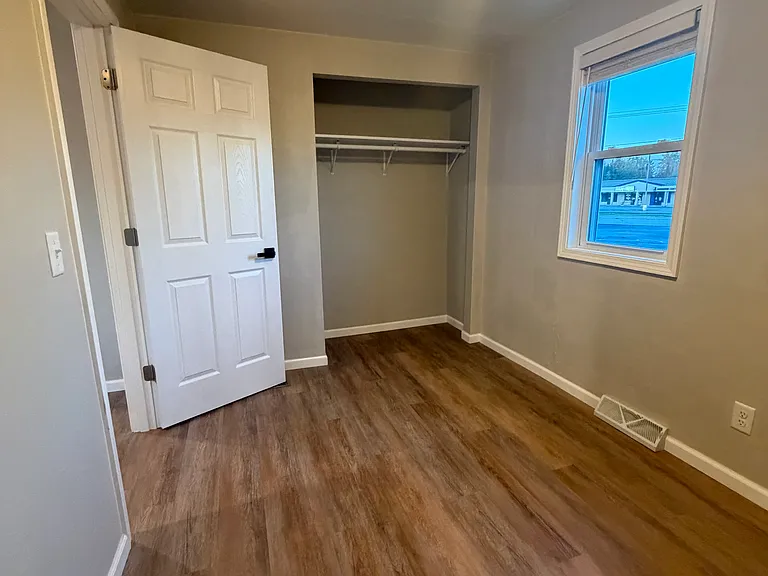 2317 Glendale Ave — Photo 7