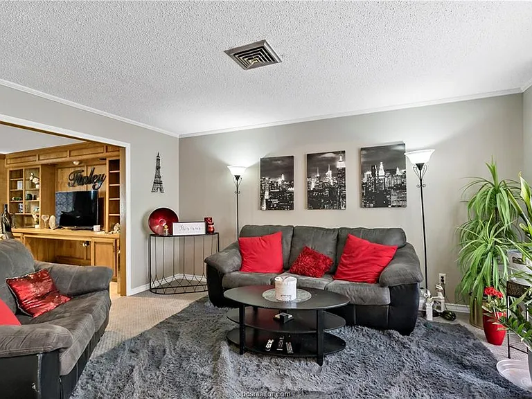 2508 Memorial Dr — Photo 5
