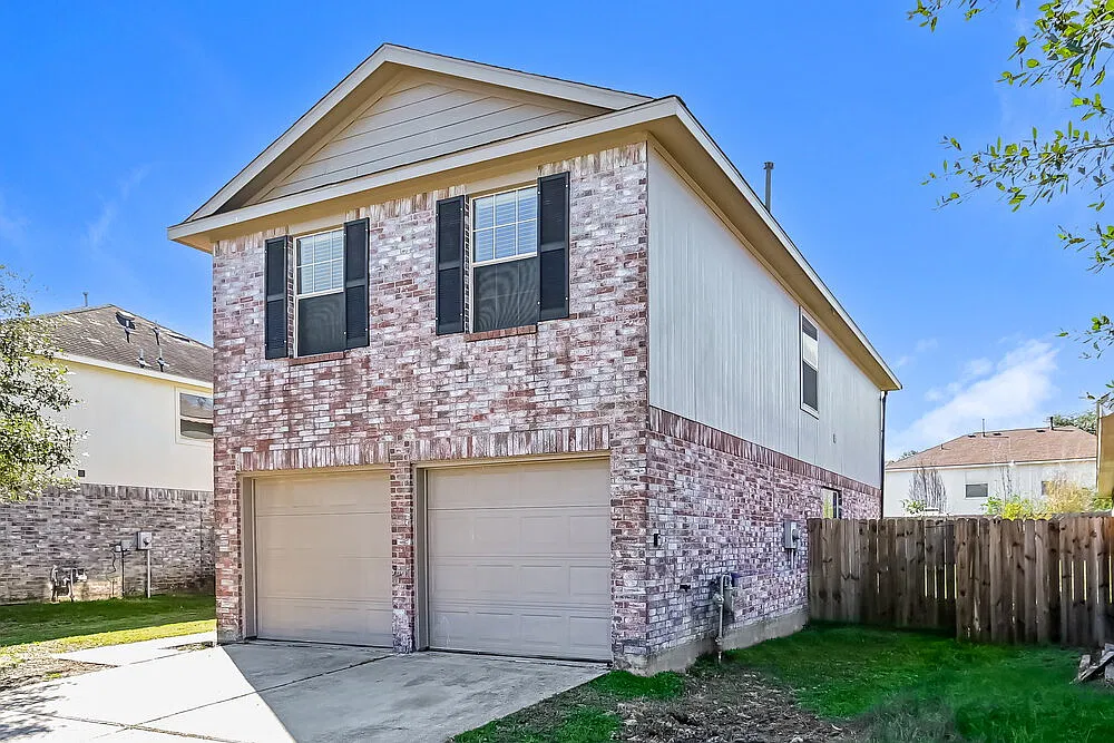 4 bed, 2.5 bath, 2461 sqft, $2,100 — Photo 4