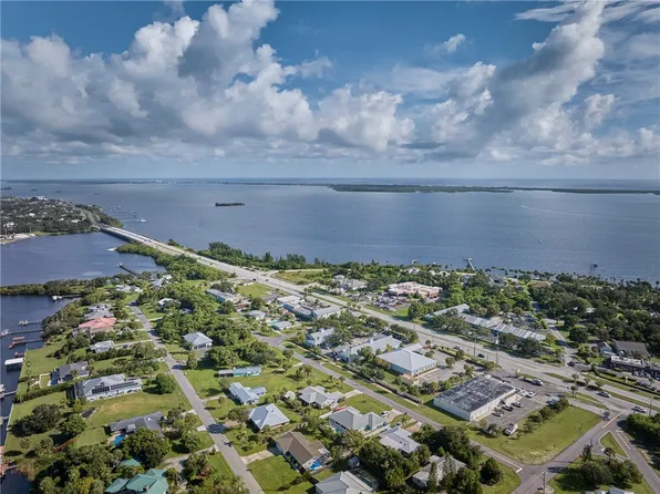8045 142nd St, Sebastian, FL 32958