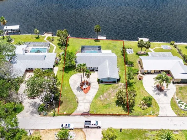 11900 W Bayshore Dr, Crystal River, FL 34429