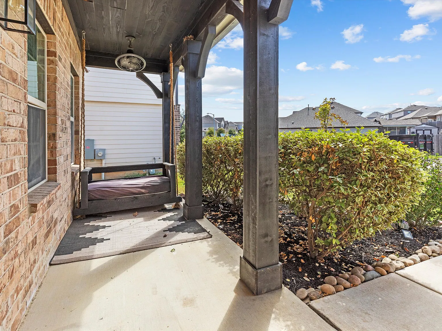 4 bed, 3.5 bath, 2530 sqft, $2,600 — Photo 2