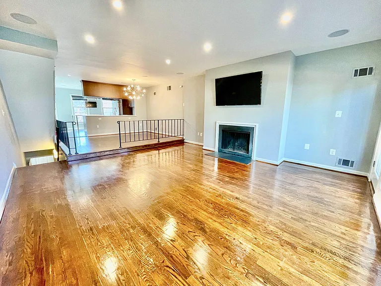 1228 C St SE — Photo 7