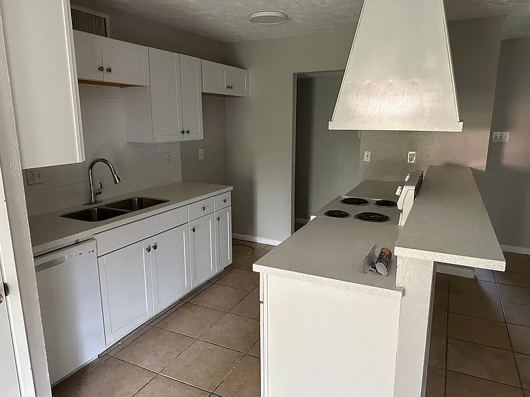 14419 Flair Dr — Photo 15