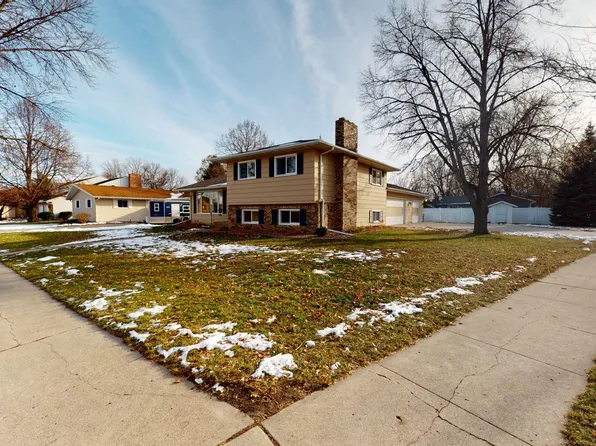 85 28th Ave NE, Fargo, ND 58102