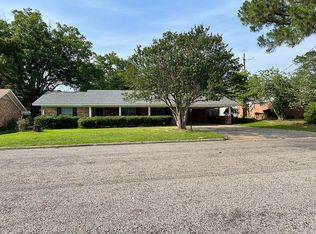 513 Redbud Ln, Mount Pleasant, TX 75455
