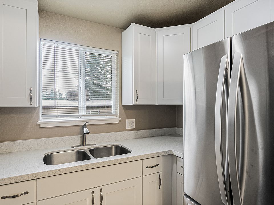 1st image of 8109 240th St SW APT 3
