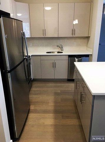 1st image of 461 Palisades Blvd APT 208