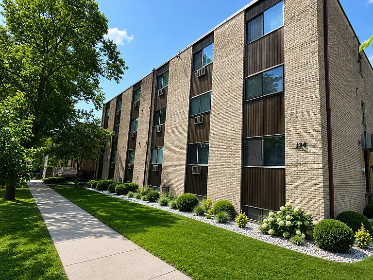 Studio Available Now! ~Blocks from the Capitol Square~ — Photo 20