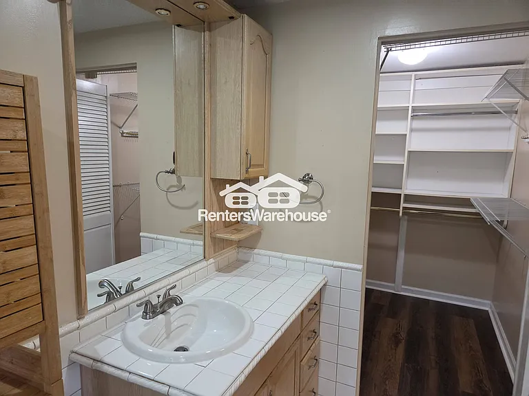 203 Ivy Green Ln — Photo 15