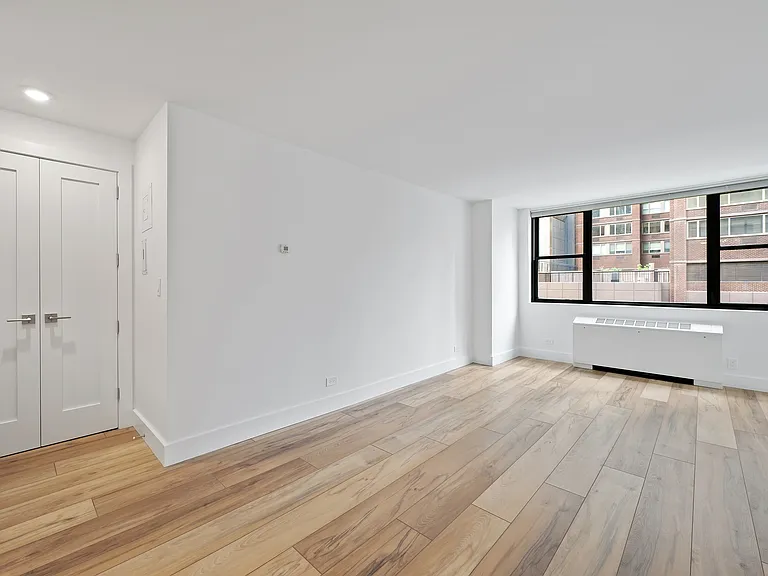 315 W 57th St #8G — Photo 4