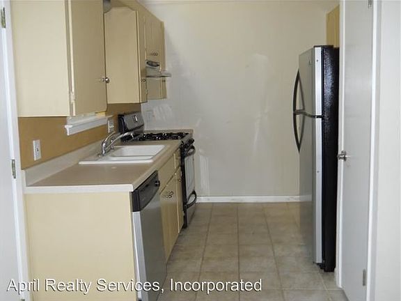 5th image of 3305 S Oak Dr #A