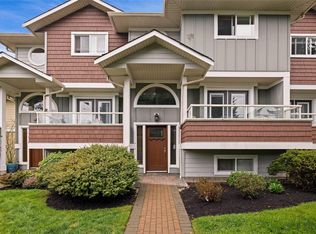 525 Heatherdale Ln, Saanich, BC