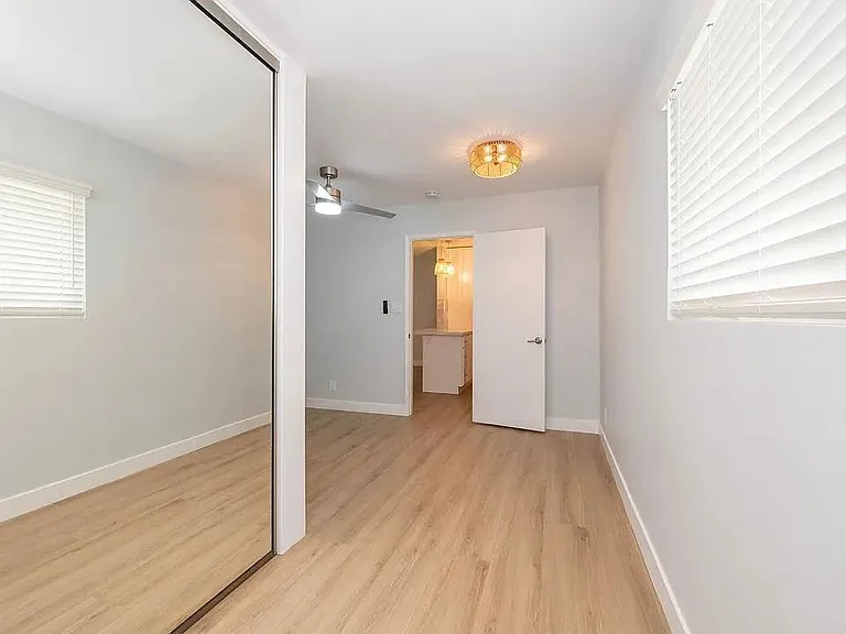 418 N Broadway #418.3 — Photo 18