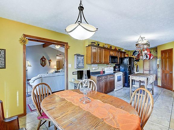 5th image of 4157 Lakewood Ct