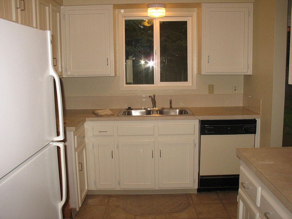 2nd image of 2015 Summercrest Dr S