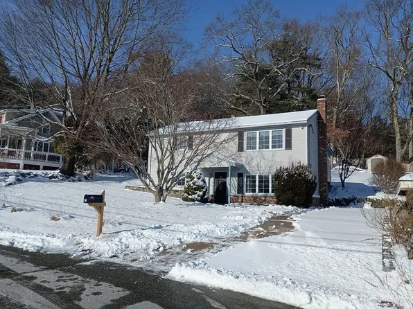 13 Blanchard Ave, Uxbridge, MA 01569